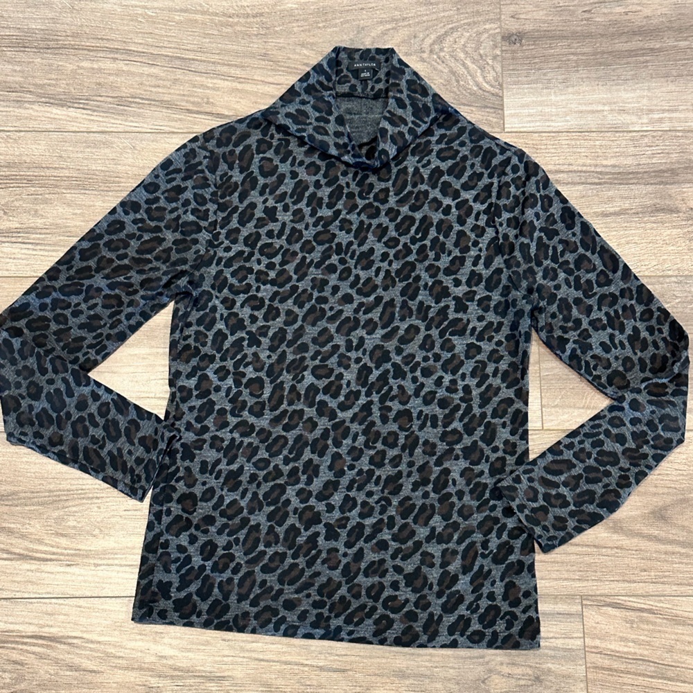 Ann Taylor Leopard Print Long Sleeve Turtleneck Blouse Size Small